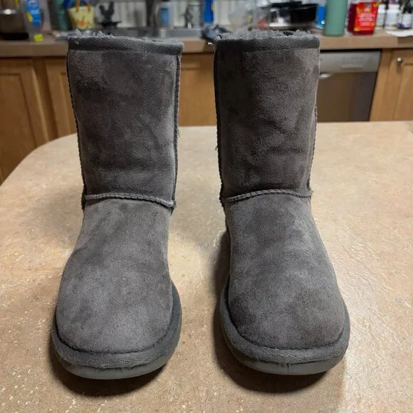 EXCELLENT UGG Classic Short II Suede Boots Gray Twinface Sheepskin Lining 6 - Picture 3 of 13